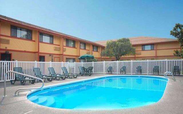 Quality Inn & Suites Medford Airport