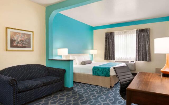 Howard Johnson Suites Central