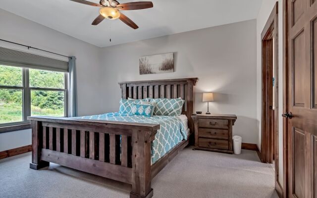 Rockwood Lake Lodge 7 Bedroom Home by RedAwning