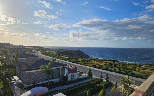 Serene Three-bedroom Retreat in Unforgettable Setting