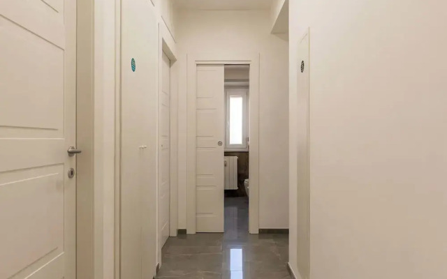 JOIVY Delightful 3-bed Flat with Balcony