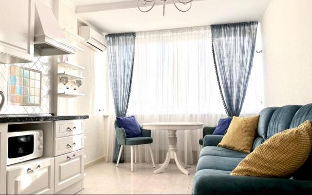 Apartments Pro (Apartments Pro) on Novo-Sadovaya street 106M