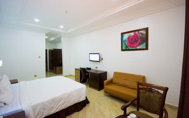 Immaculate Diamond Hotel & Apartments