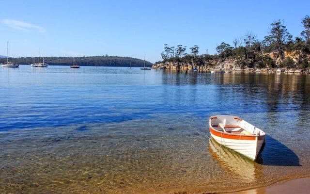 Three Beaches - Chic Eco Home Tasmania