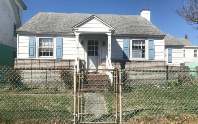 Dhimas Apartments 209