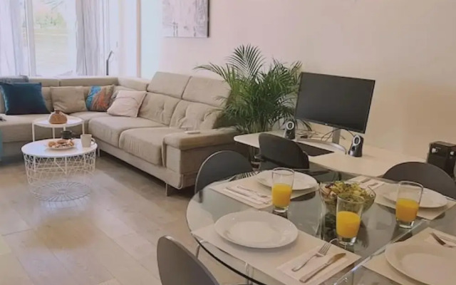 29 LIM - Downtown Retreat