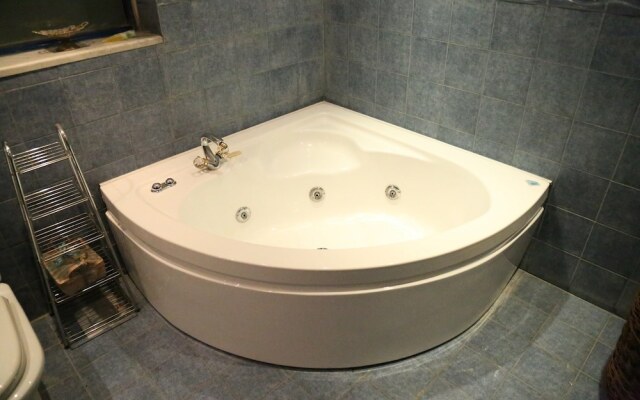 Acacia Hotel & Suites
