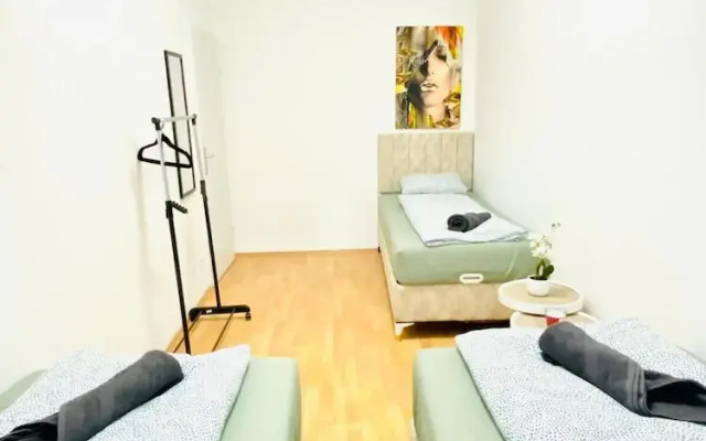Rooms in Cozy 4BR Shared Apt Central