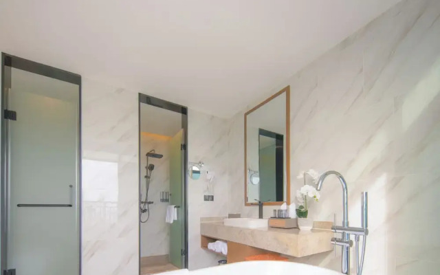 Donghu Resort Hotel