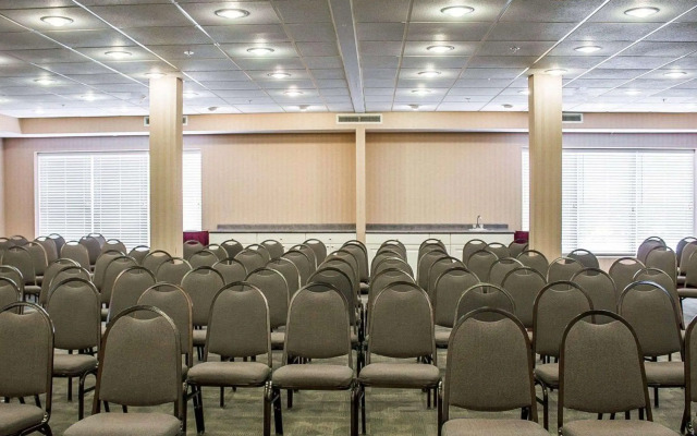 Quality Inn & Suites Bellville - Mansfield