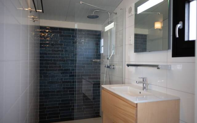 Modern Lodge With Dishwasher, Near the Beach