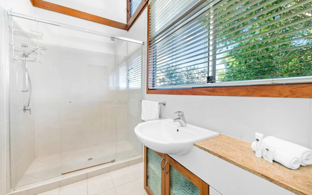 Serenity - Mudjimba - Pet Friendly Holiday Home