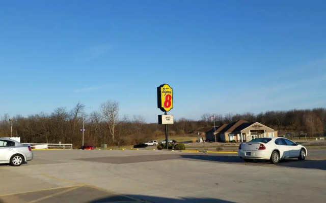 Super 8 by Wyndham Macomb