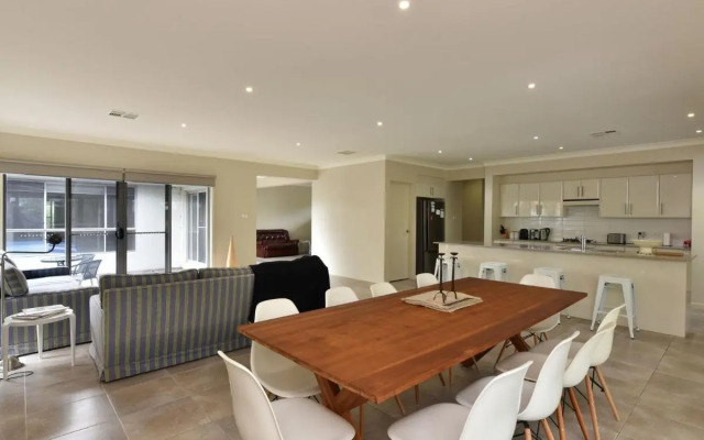 Angophora @ The Vintage