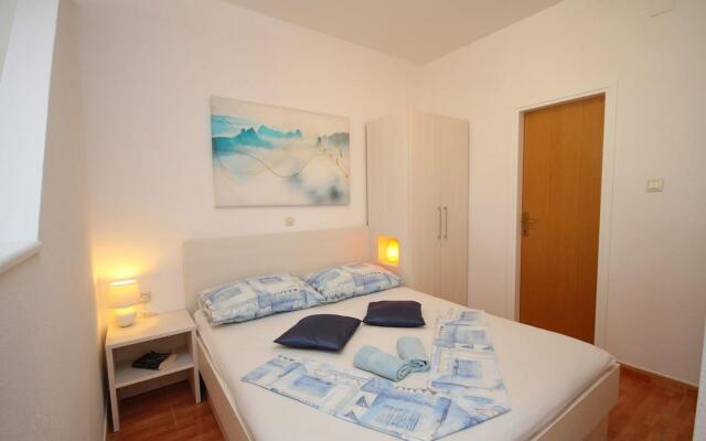 JoviZe - free parking - SA7(2)