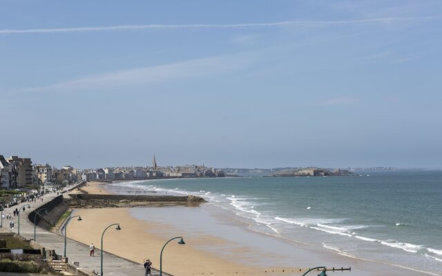 La Brise Les pieds dans l'eau