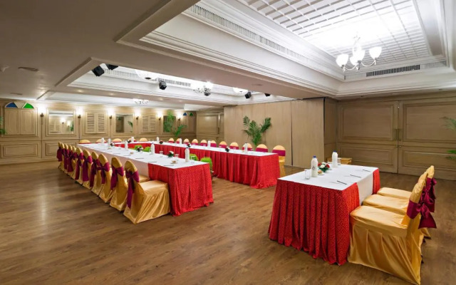 Clarks Avadh