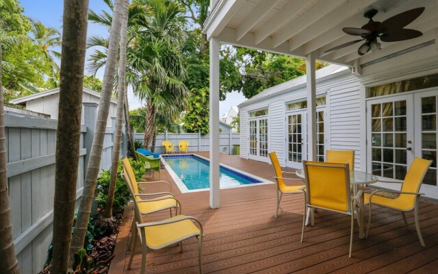 Lighthouse Villa by Avantstay Walk to Southernmost Point w/ Private Pool & Patio Month Long Stays