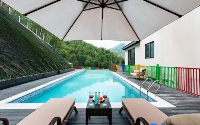 Mid-Hi Banshan Courtyard House | Senjing Mountain Oxygen Swimming Pool · Cloud Vacation Apartment – Pool – Huzhou
