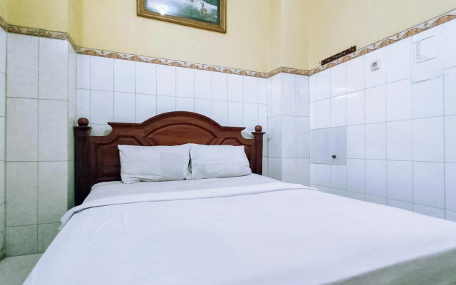 Hotel Shinta 1 near Stasiun Kertosono