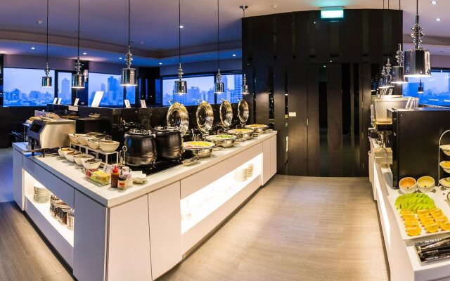 CHECK inn Express Kaohsiung Love River