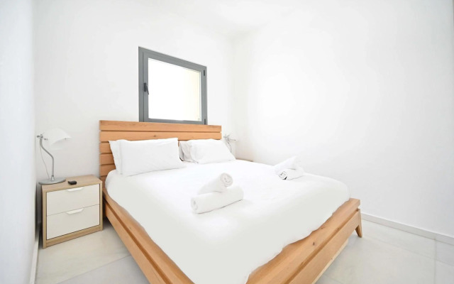 Beautiful 4BR Penthouse in Sheinkin street by HolyGuest