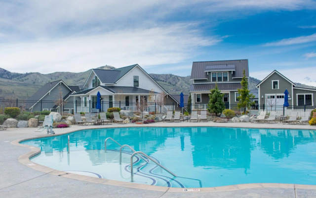 Lake & Vine Villa #15