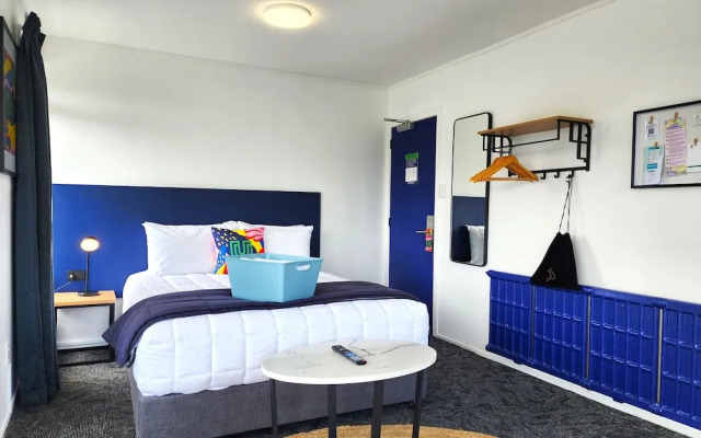 Urban Lounge Sleepery, SureStay Collection by BW