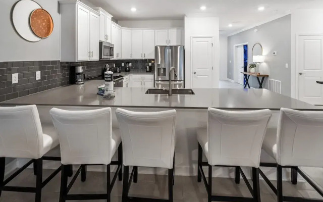 Storey Lake 10br Lakeview Home 4165