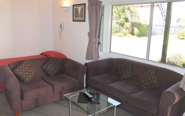 Riverview Motel