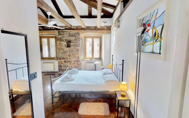 TriesteVillas Brand new attic - Old Town