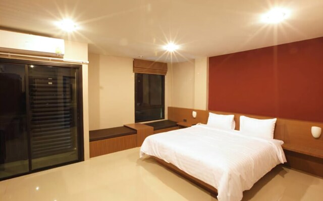 The Plubpla Serviced Apartment