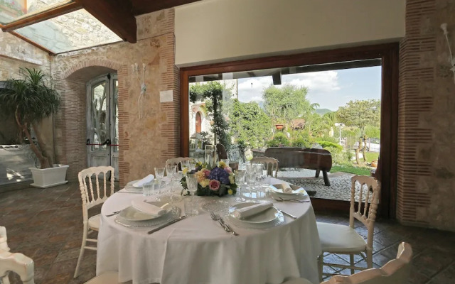Valle Dell'Aquila Country House