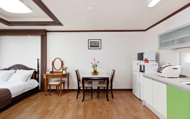 Geoje Eouleum Pension