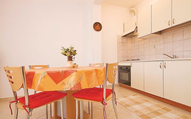 Beautiful Home in Banj With Wifi and 5 Bedrooms