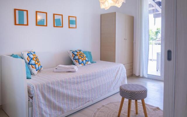 Wonderful Emerald and Gold Apartments with Parking