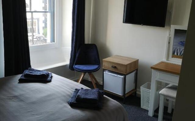 Red Lion Rooms - Self Check In