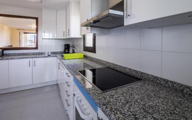 2134-Modern apt with terrace sea view