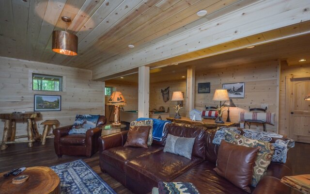 Big Log Lodge 4 Bedroom House