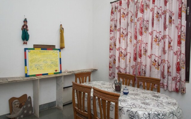 OYO 16825 Home Cozy Green View Stay Goverdhan Villas