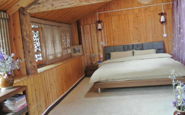 E-Outfitting Moon Hostel