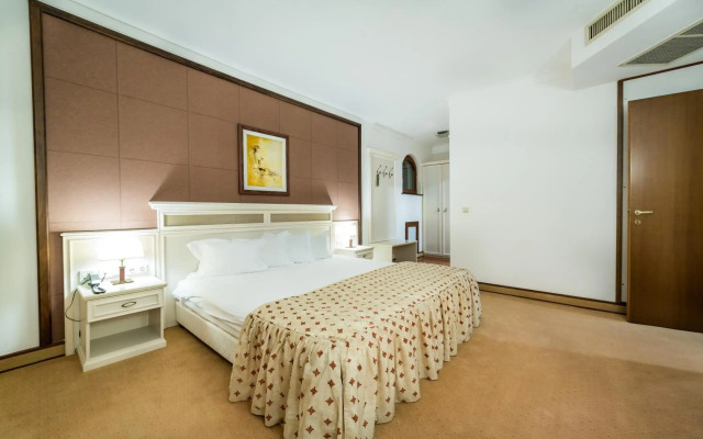 Helena VIP Villas and Suites