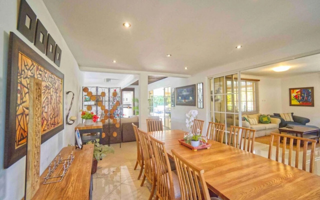 Large Golf View Villa With Pool Jacuzzi and Staff
