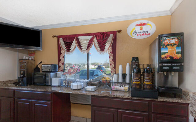 Super 8 Flint Miller Rd/Airport
