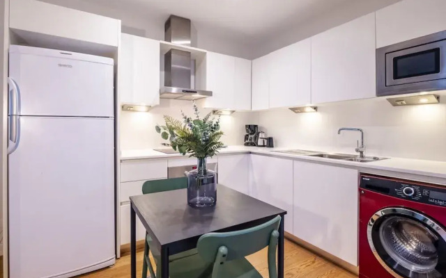 Modern Flat With Balcony Near Uniq Istanbul