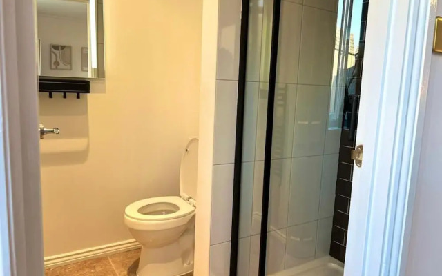 Newly-built Studio Near Laindon Station