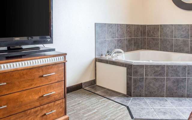 Hometowne Studios & Suites By Red Roof Washington