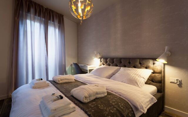 City of The Kings Piano Apartment