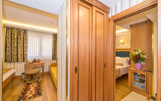 Aprilis Gold Hotel