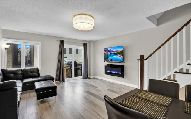 Stylish Mississauga Lower Unit BBQ Yard Paradise